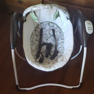 Graco Portable Gliding Swing